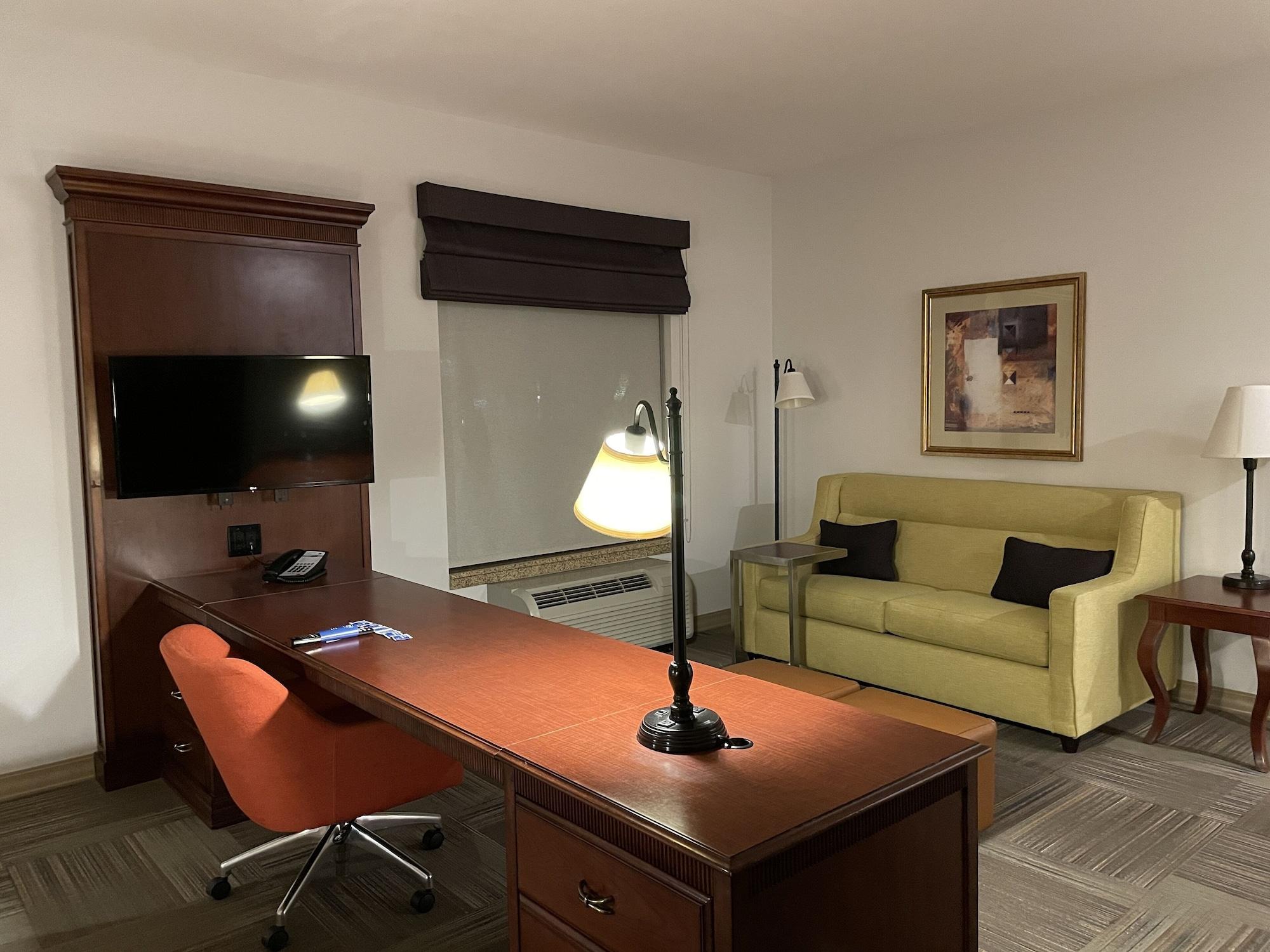 Hampton Inn & Suites Райфъл Екстериор снимка
