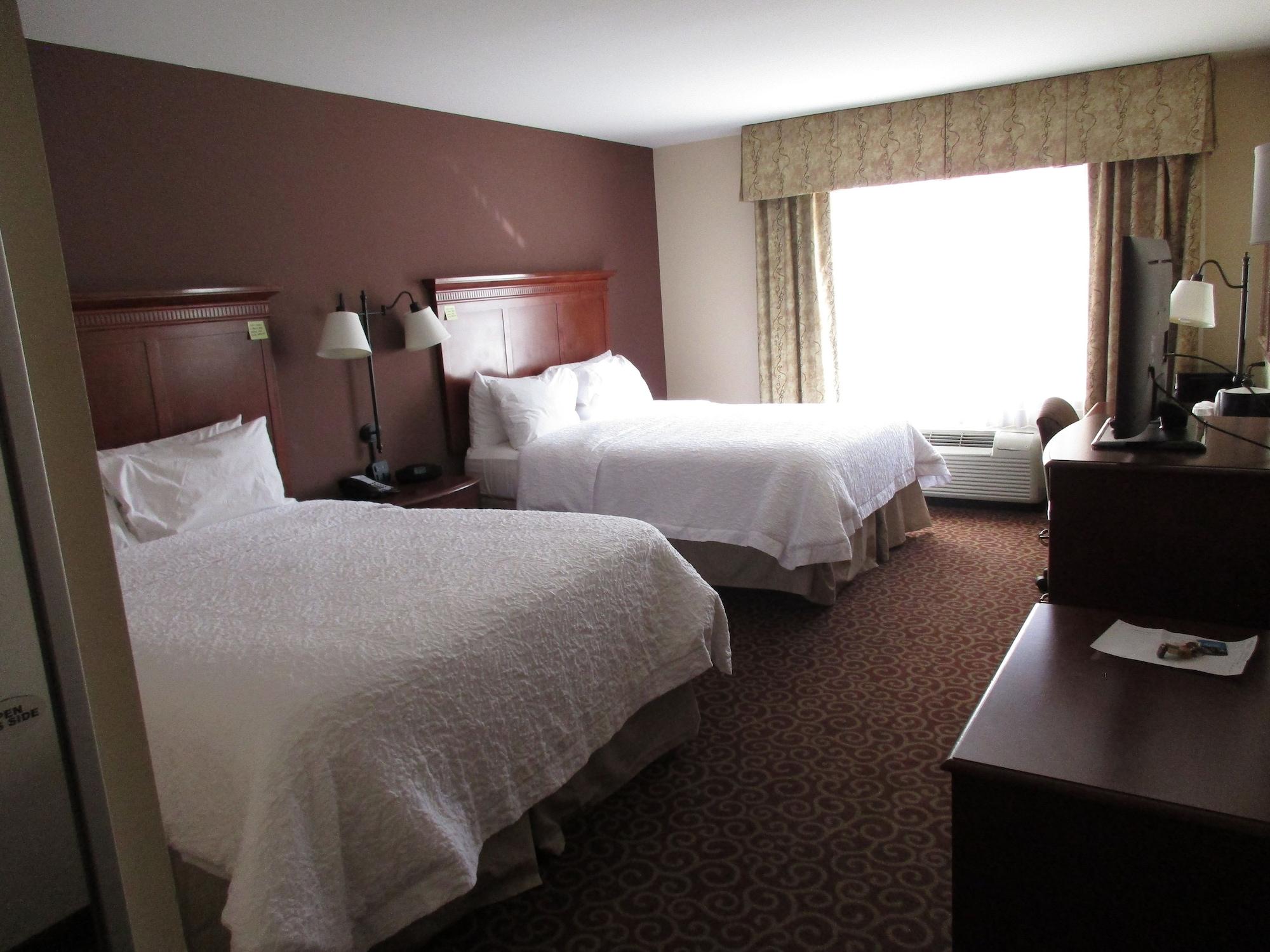 Hampton Inn & Suites Райфъл Екстериор снимка