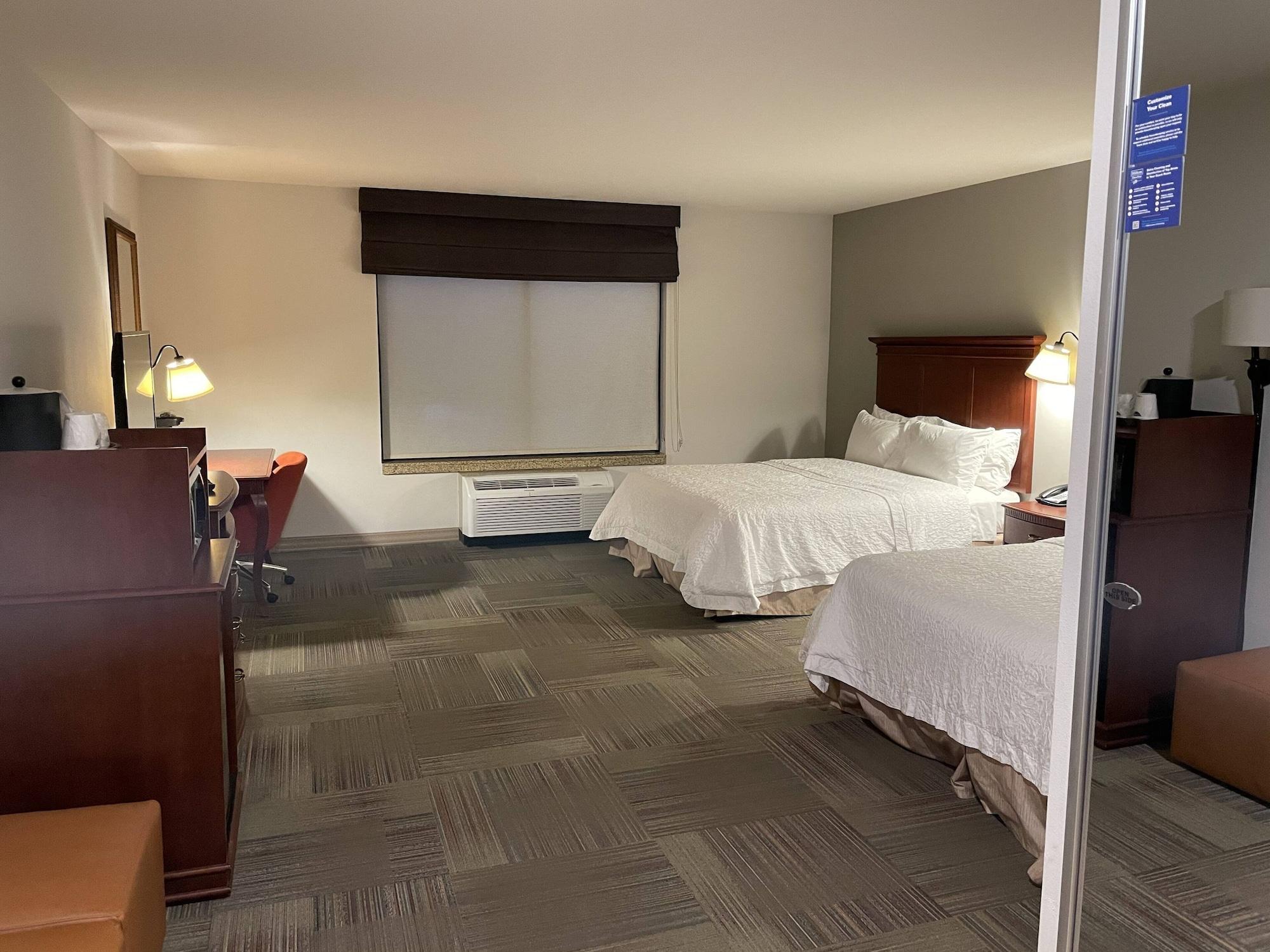 Hampton Inn & Suites Райфъл Екстериор снимка