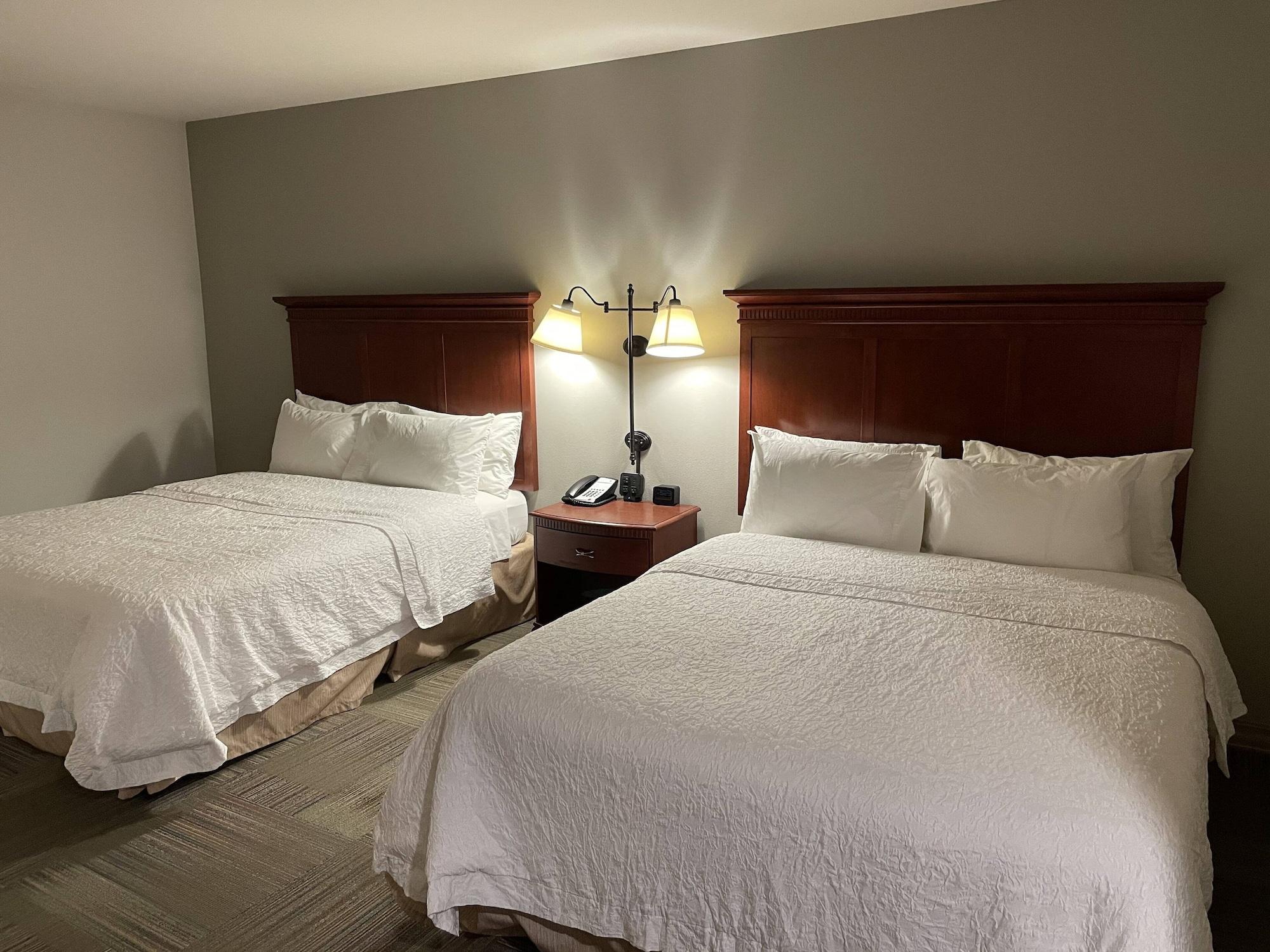 Hampton Inn & Suites Райфъл Екстериор снимка
