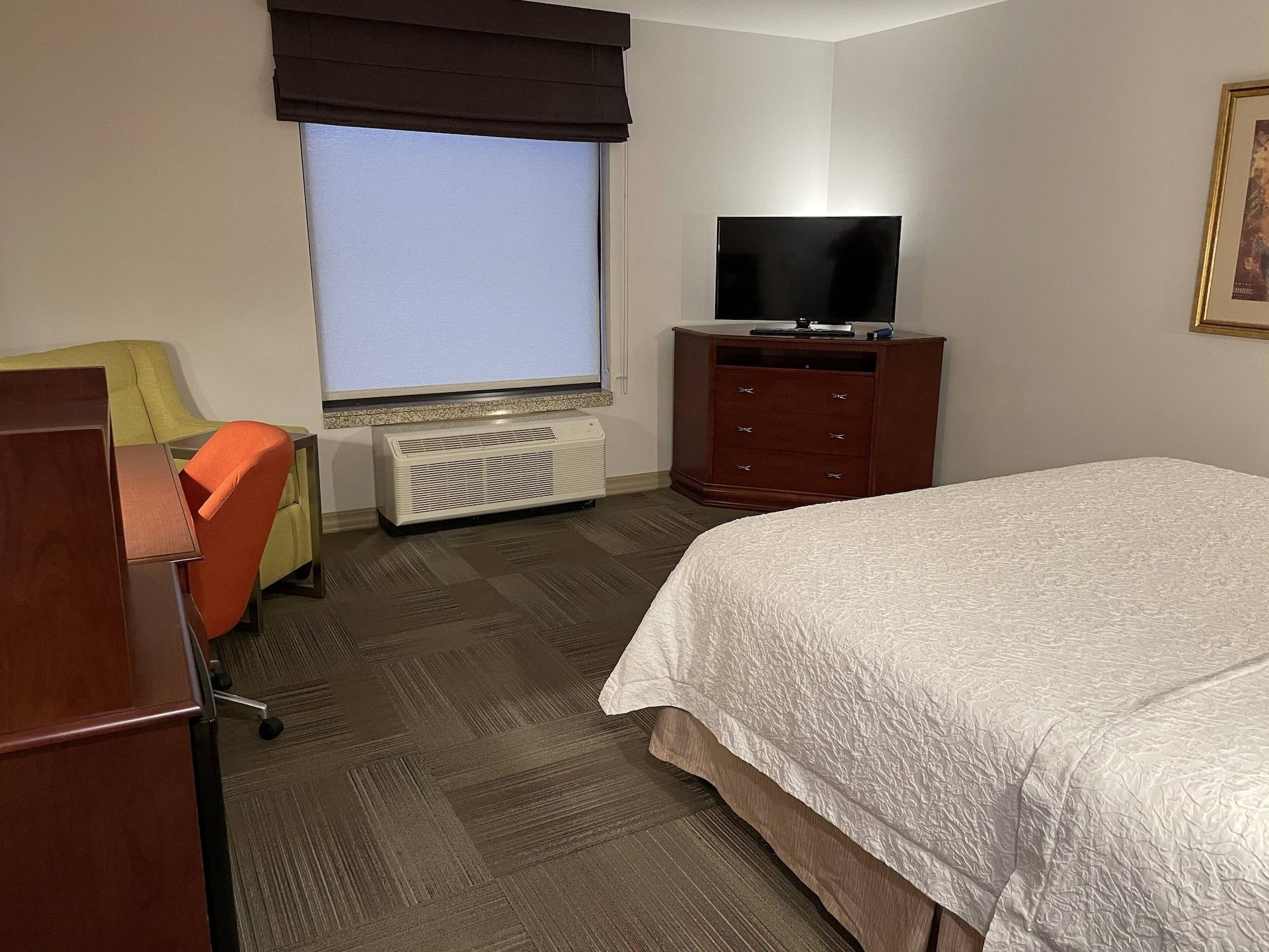 Hampton Inn & Suites Райфъл Екстериор снимка