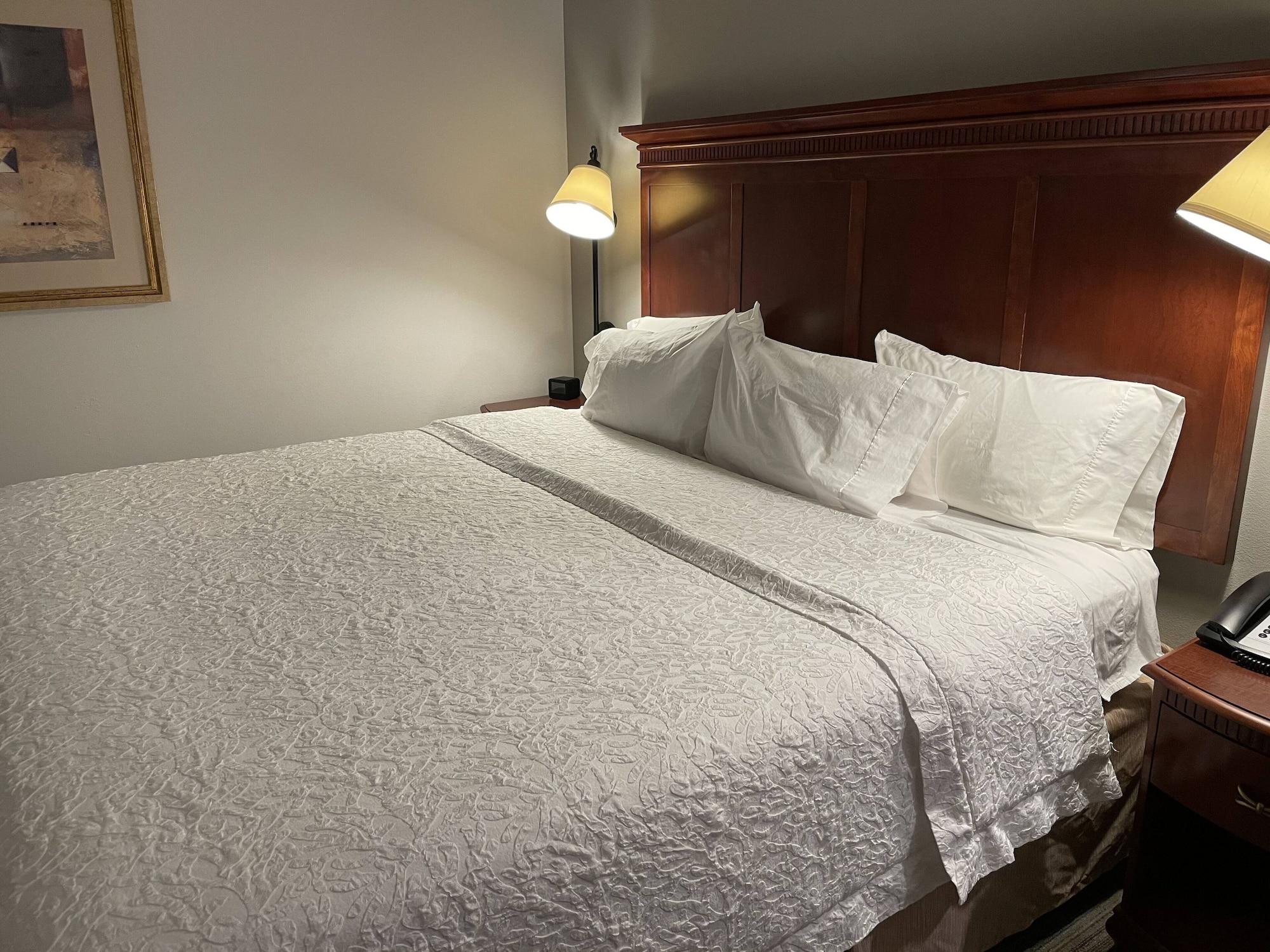 Hampton Inn & Suites Райфъл Екстериор снимка