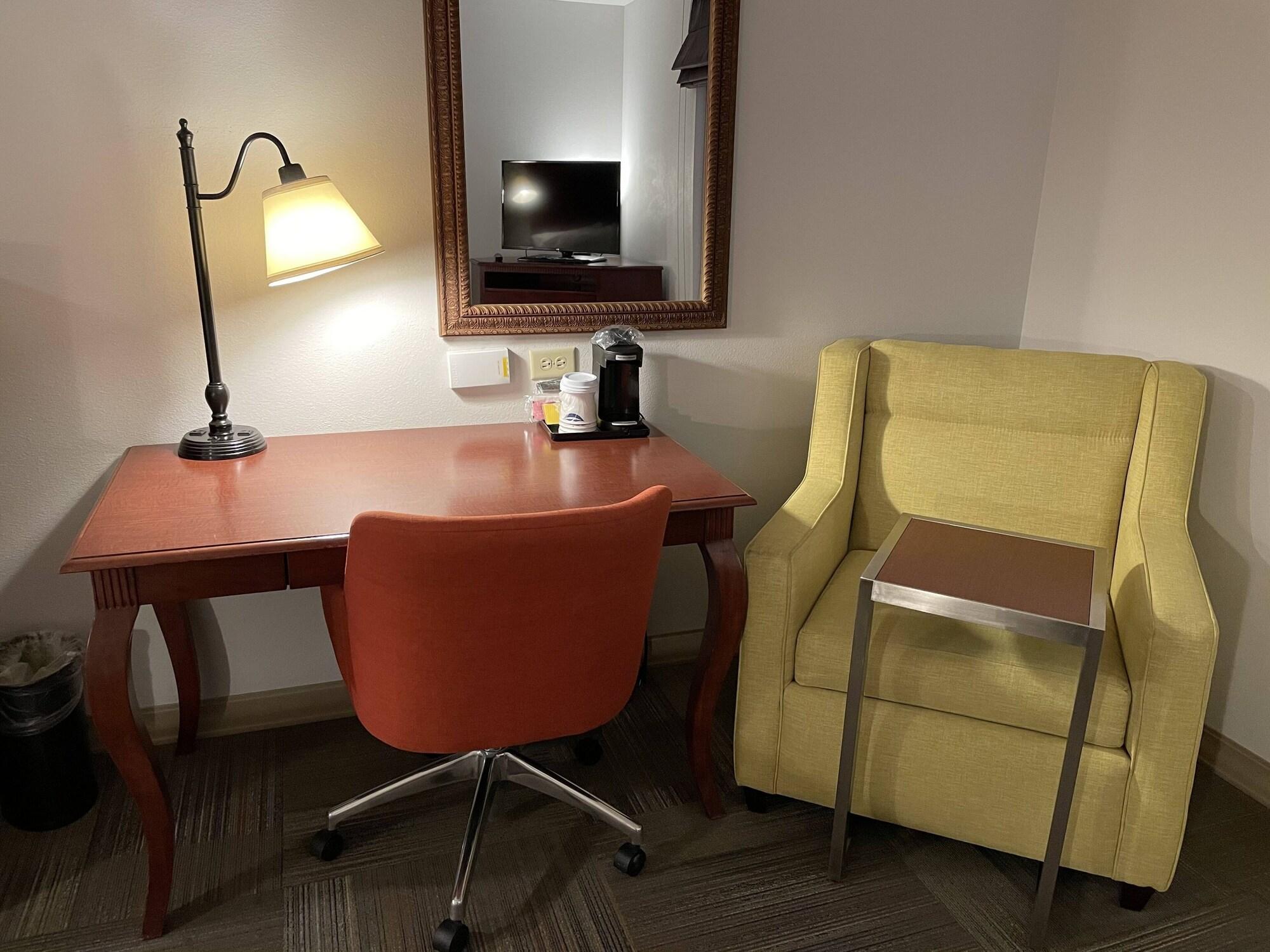 Hampton Inn & Suites Райфъл Екстериор снимка