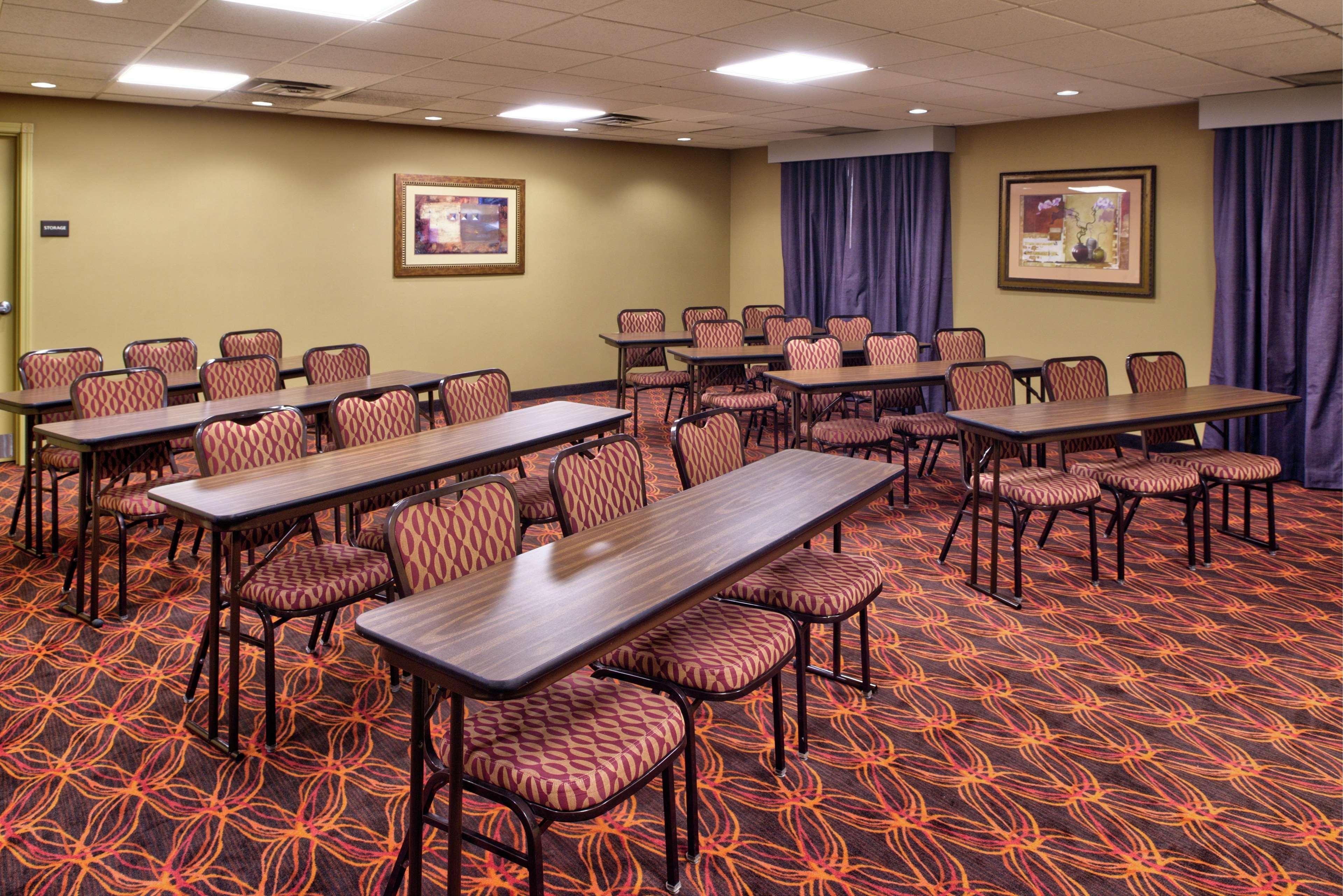 Hampton Inn & Suites Райфъл Екстериор снимка