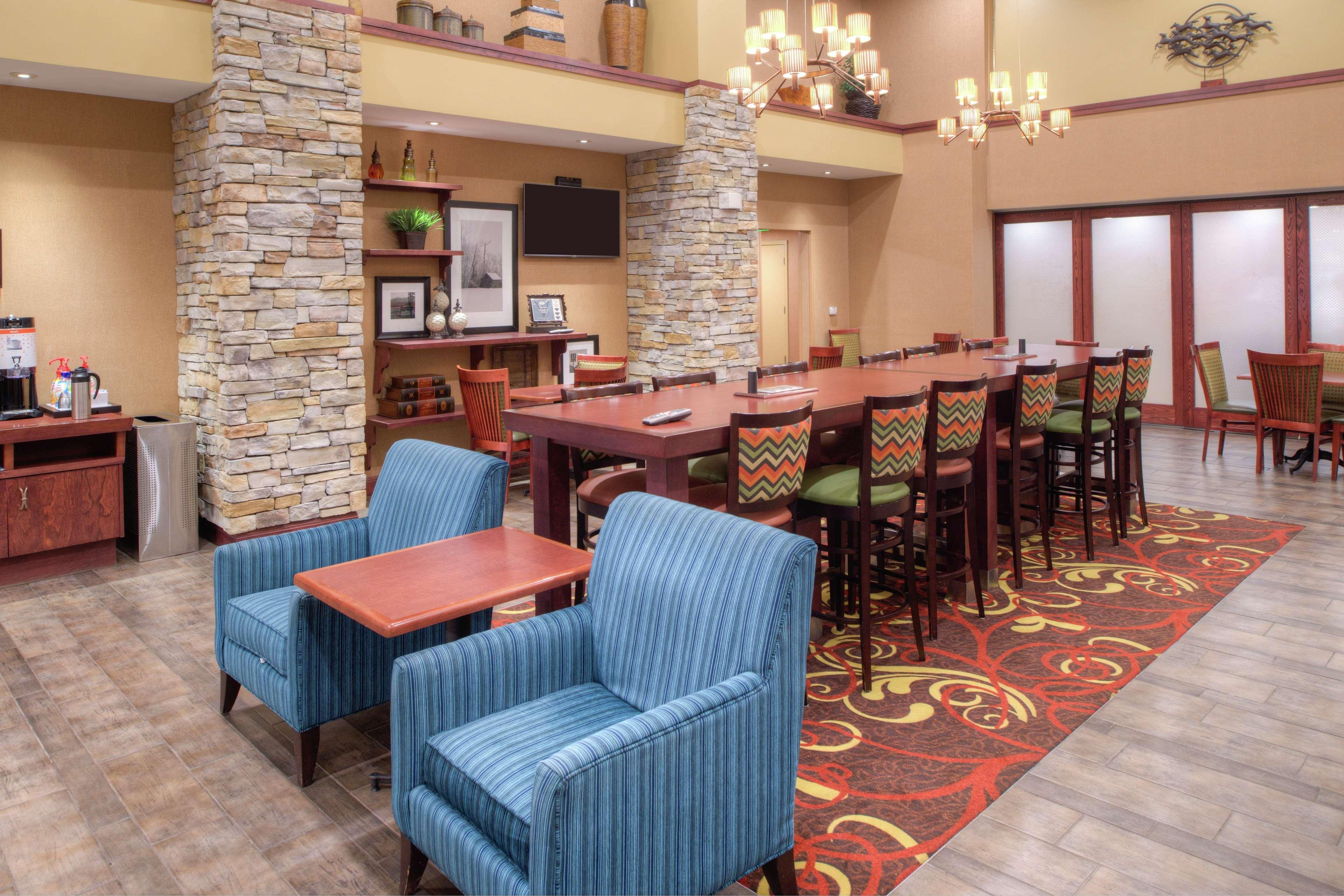 Hampton Inn & Suites Райфъл Екстериор снимка