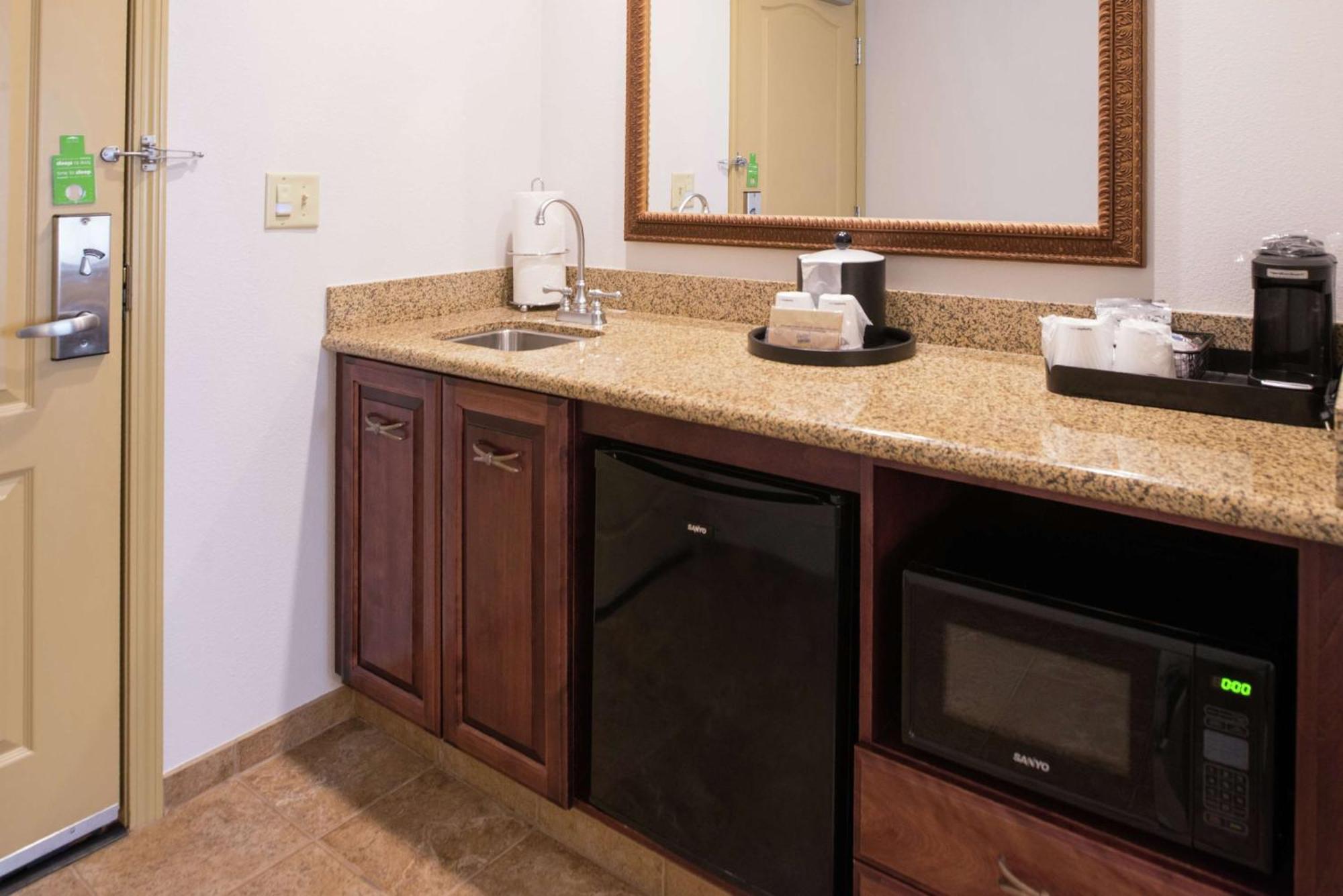 Hampton Inn & Suites Райфъл Екстериор снимка