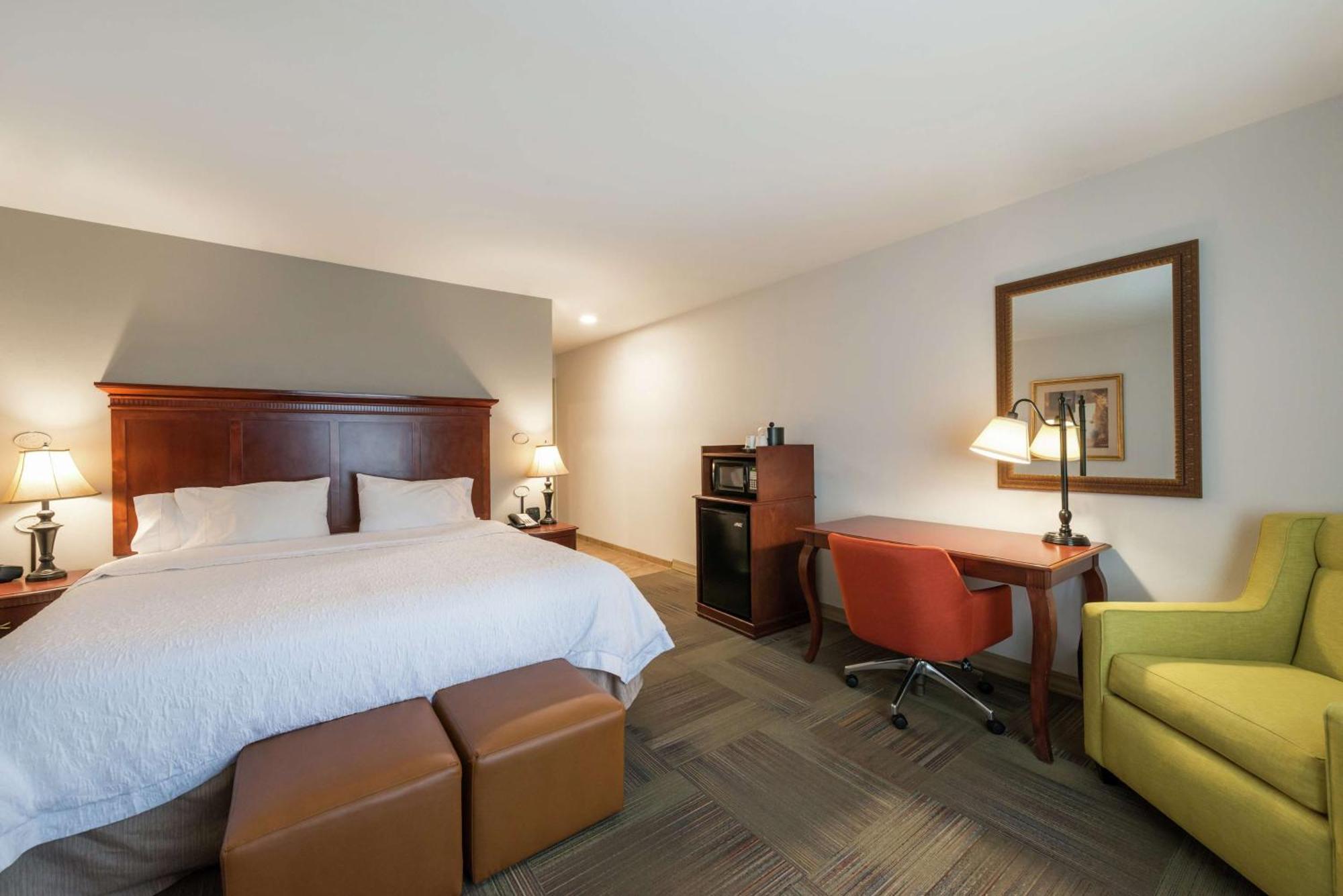Hampton Inn & Suites Райфъл Екстериор снимка