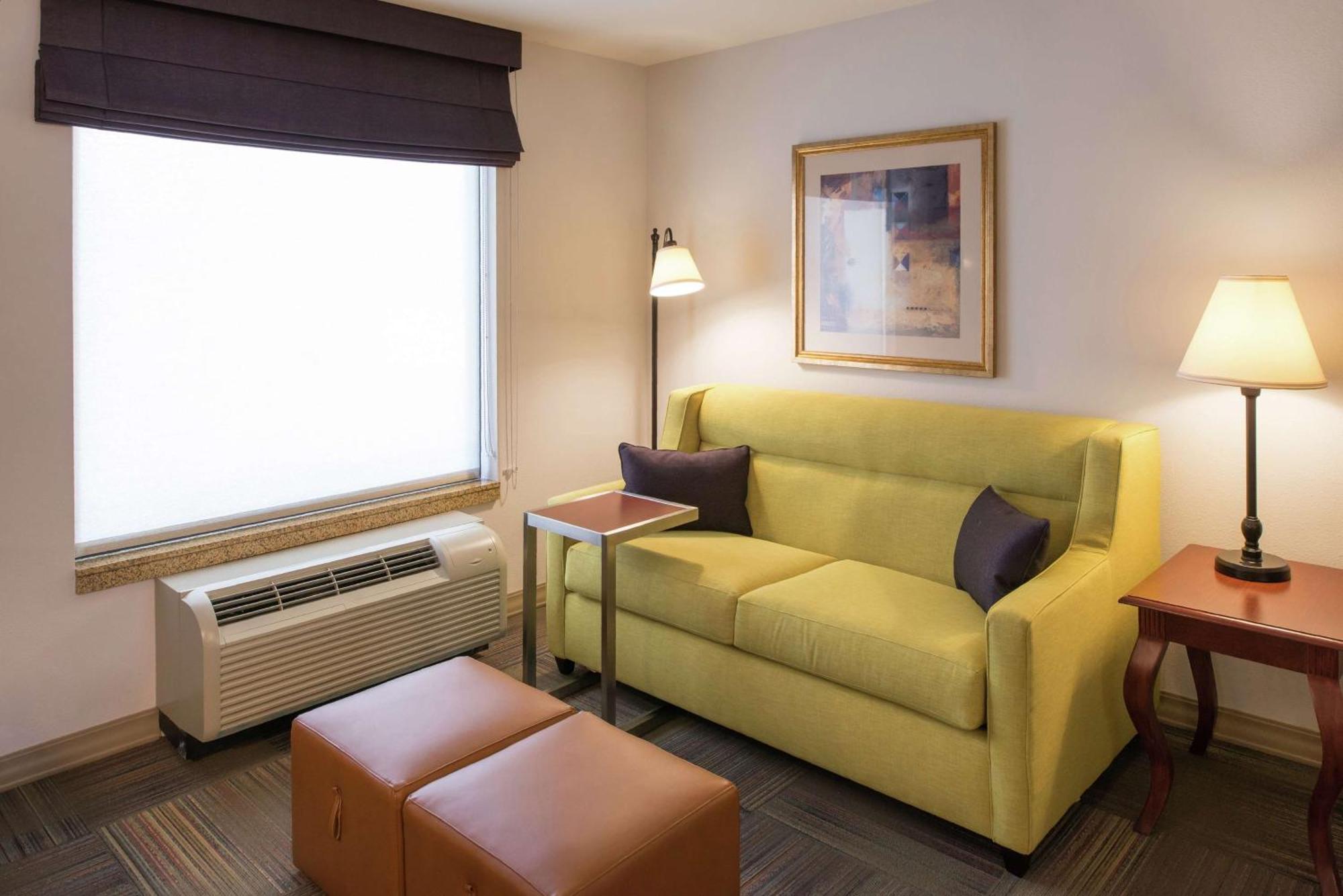 Hampton Inn & Suites Райфъл Екстериор снимка