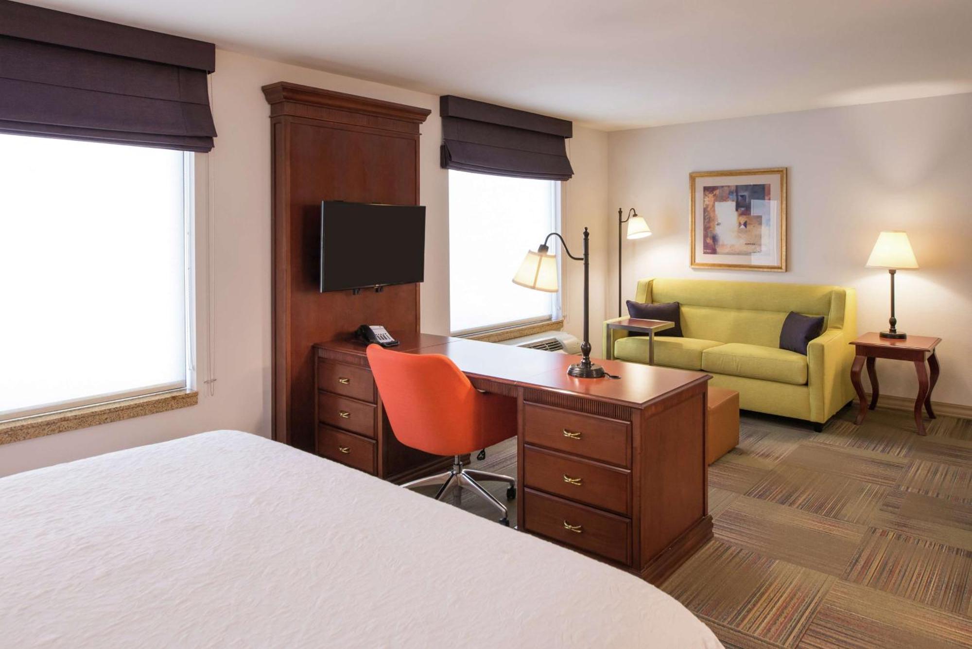 Hampton Inn & Suites Райфъл Екстериор снимка