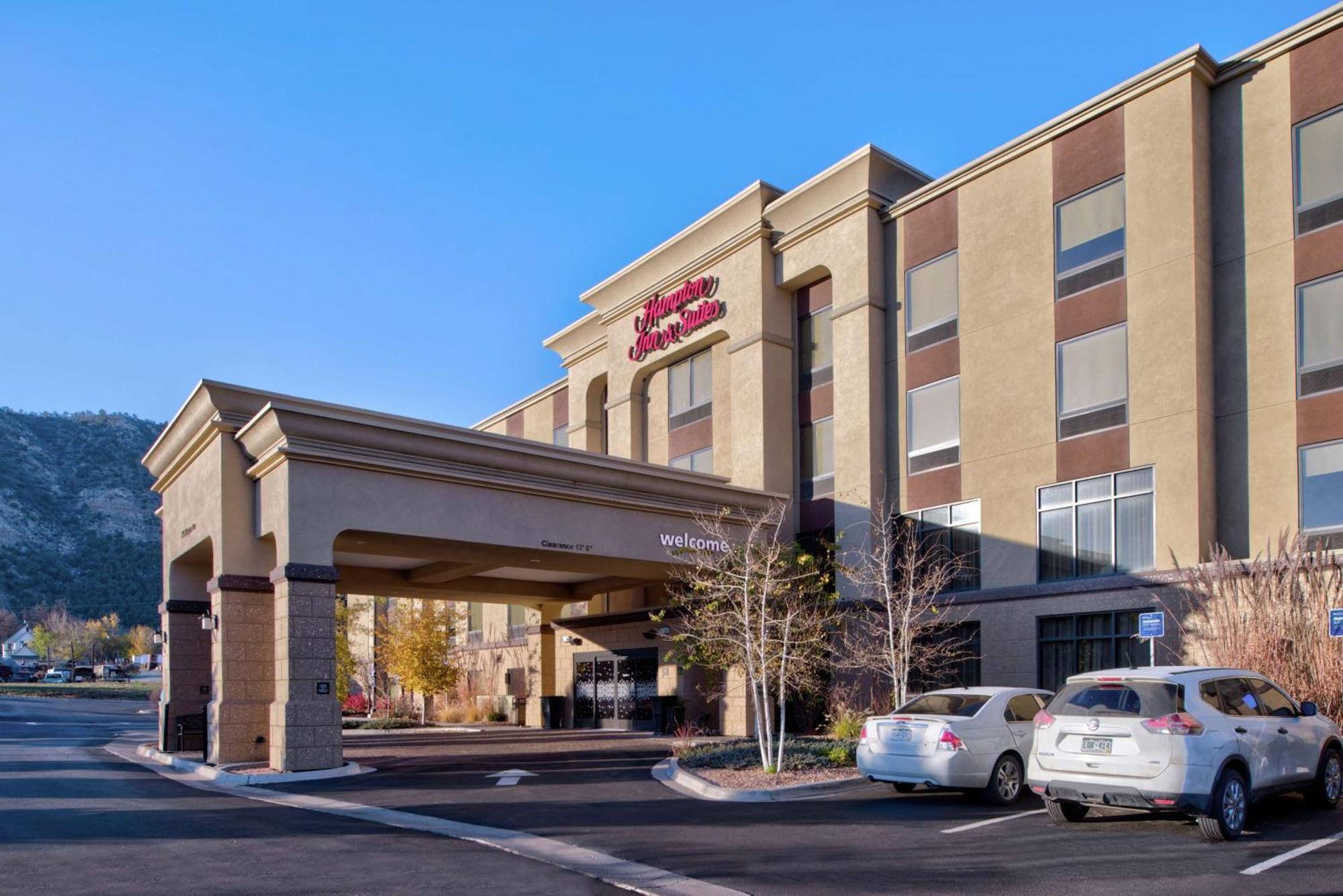 Hampton Inn & Suites Райфъл Екстериор снимка
