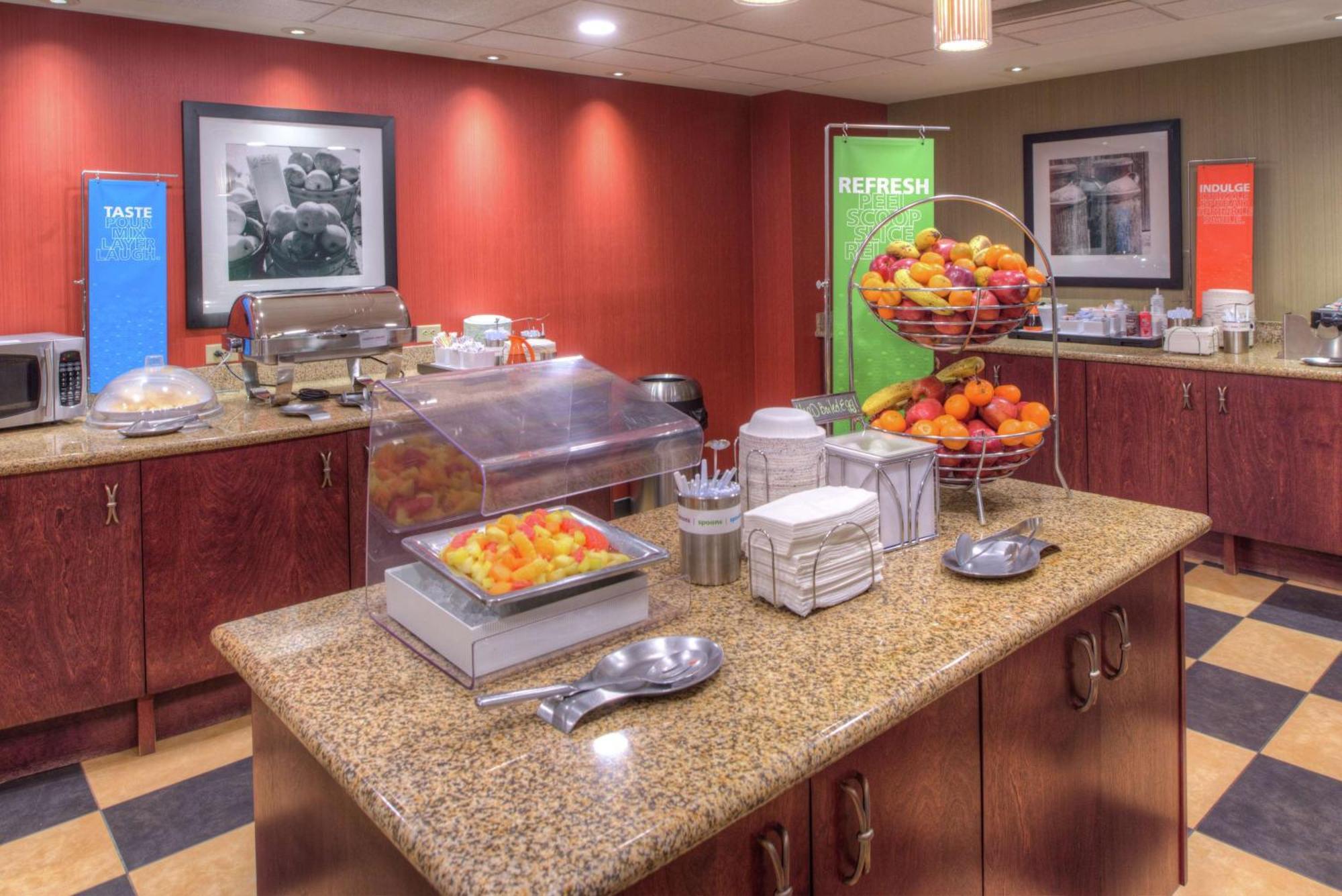 Hampton Inn & Suites Райфъл Екстериор снимка