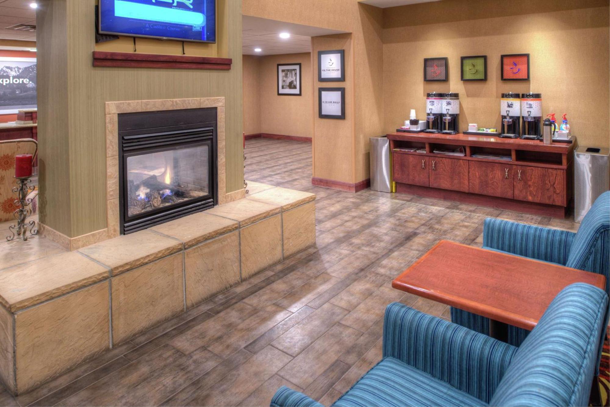 Hampton Inn & Suites Райфъл Екстериор снимка