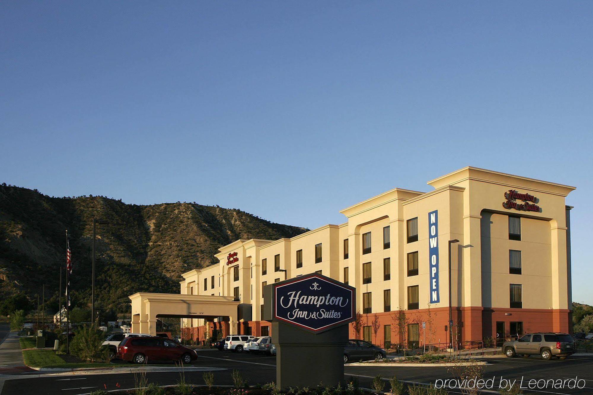 Hampton Inn & Suites Райфъл Екстериор снимка