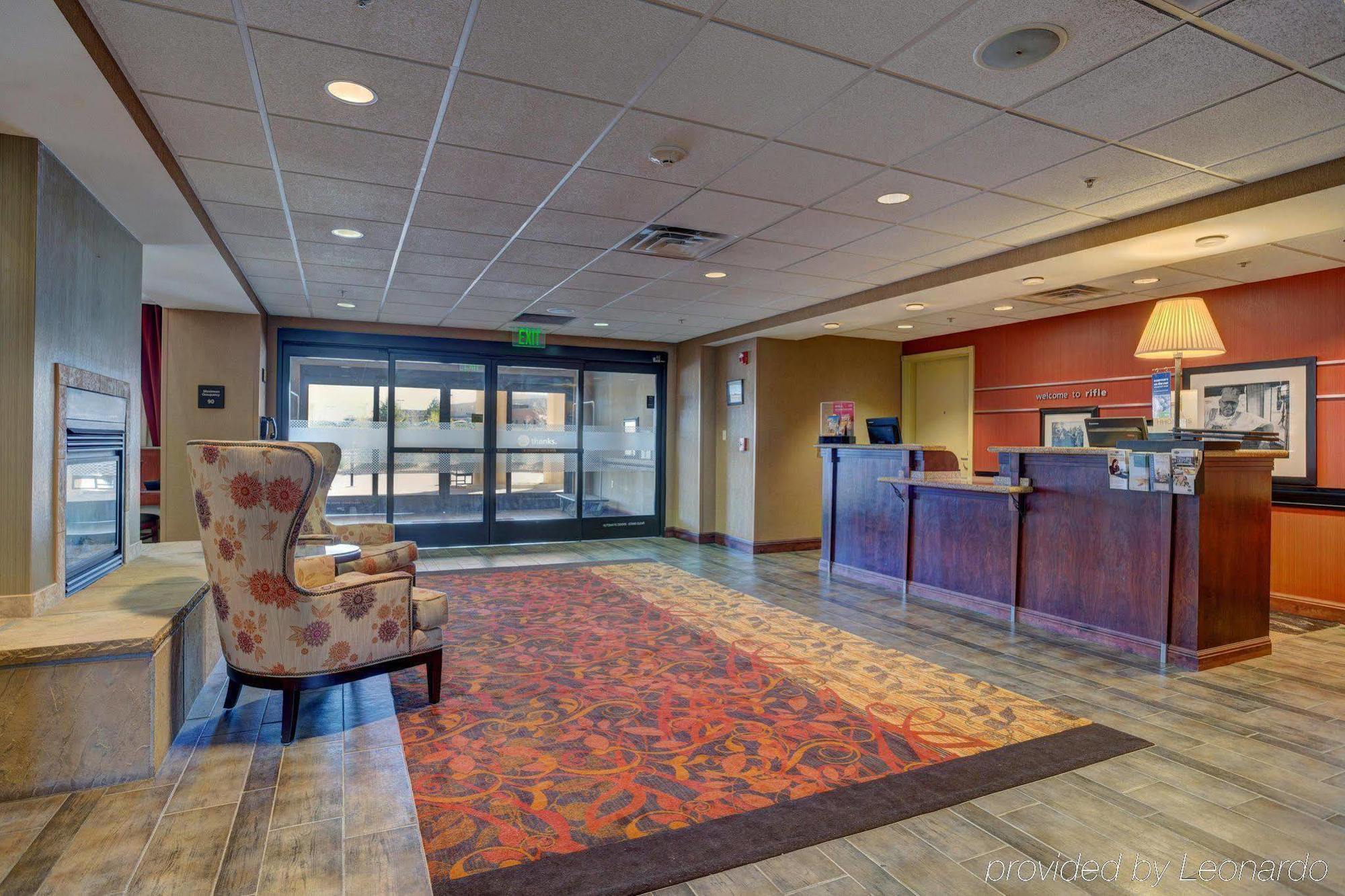 Hampton Inn & Suites Райфъл Екстериор снимка