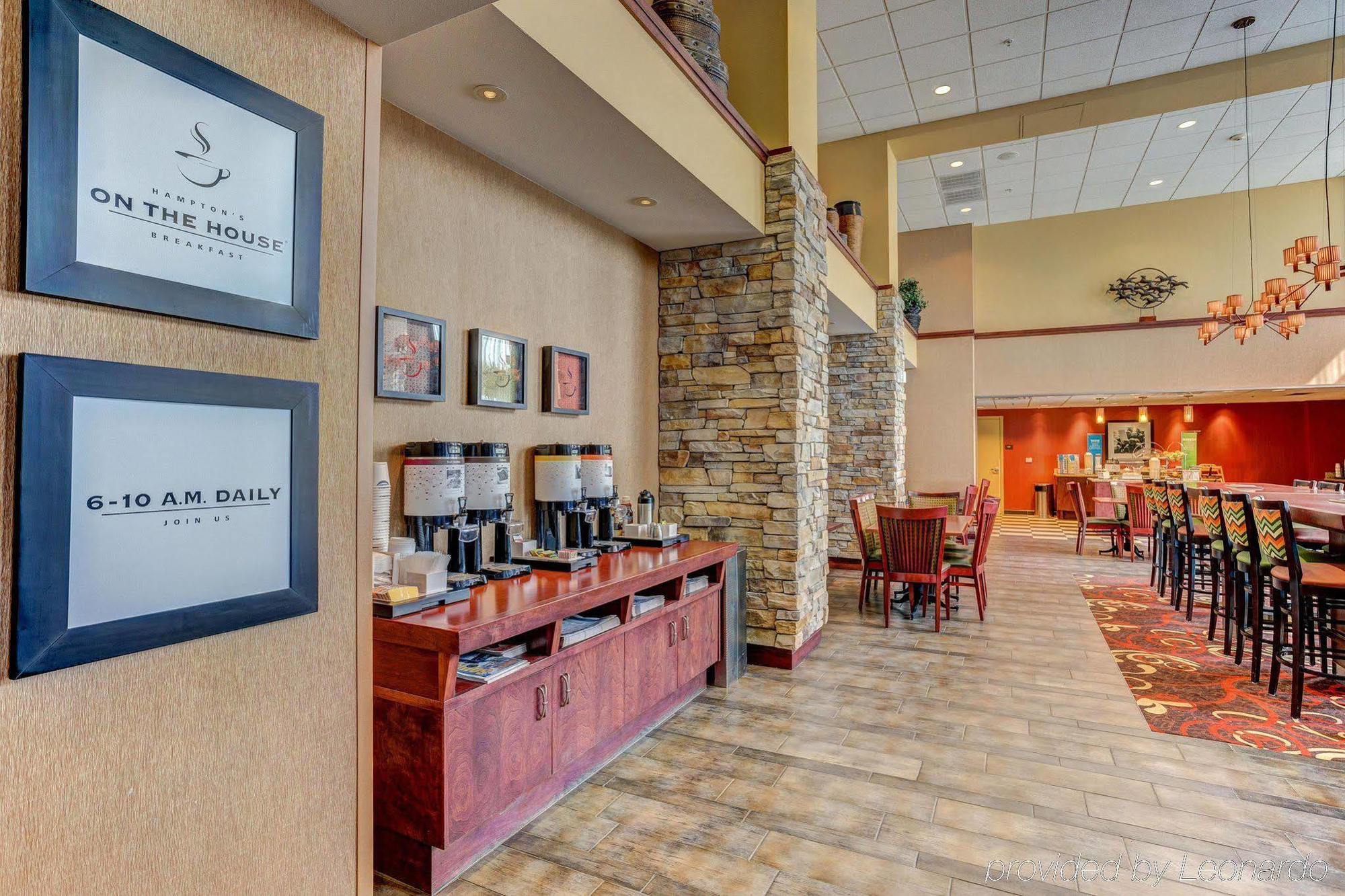 Hampton Inn & Suites Райфъл Екстериор снимка