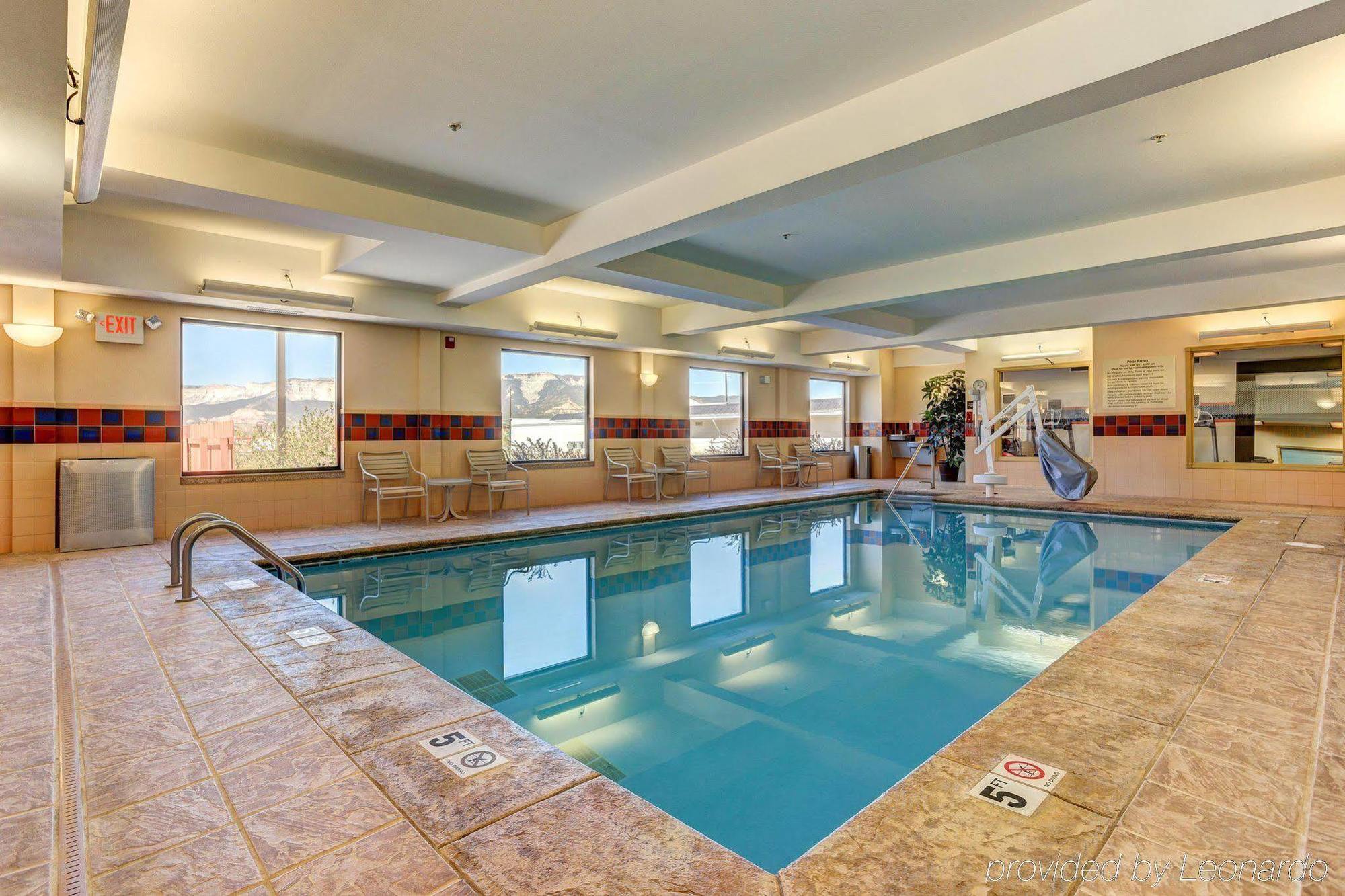 Hampton Inn & Suites Райфъл Екстериор снимка